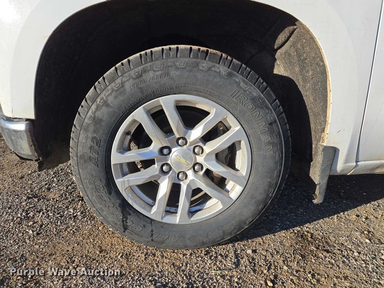 image for item ET5421 2019 Chevrolet Silverado 1500 Crew Cab pickup truck