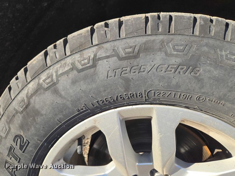 image for item ET5421 2019 Chevrolet Silverado 1500 Crew Cab pickup truck