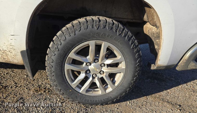 image for item ET5421 2019 Chevrolet Silverado 1500 Crew Cab pickup truck