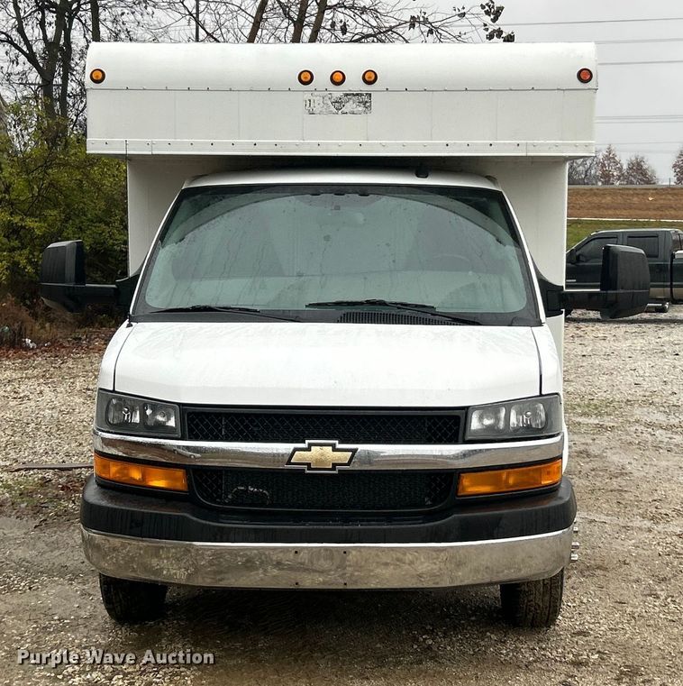 image for item ET6696 2021 Chevrolet Express 3500 delivery van