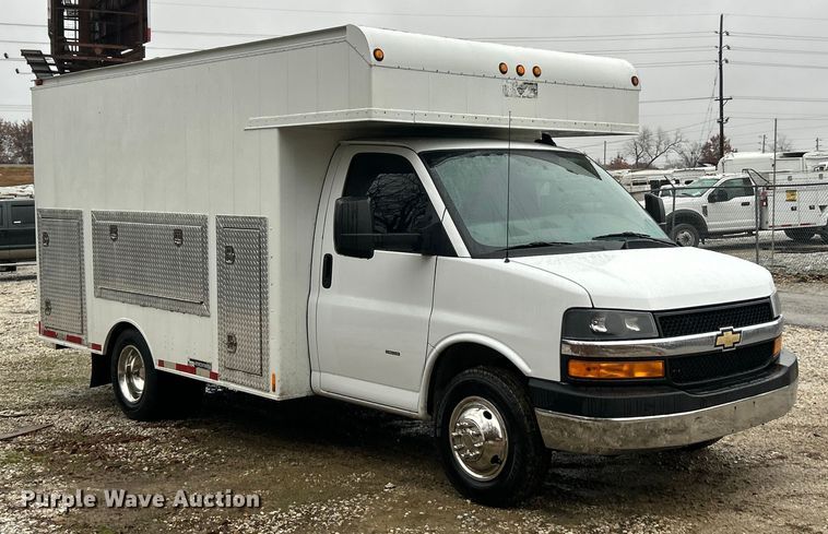 image for item ET6696 2021 Chevrolet Express 3500 delivery van