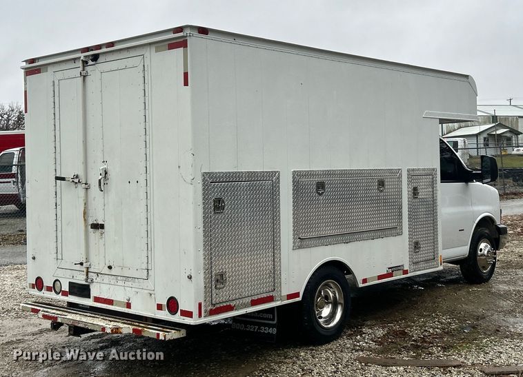 image for item ET6696 2021 Chevrolet Express 3500 delivery van