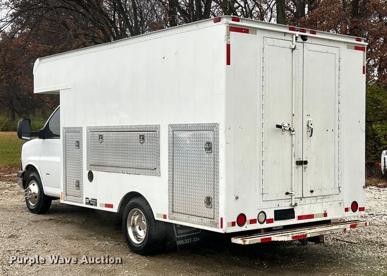 image for item ET6696 2021 Chevrolet Express 3500 delivery van