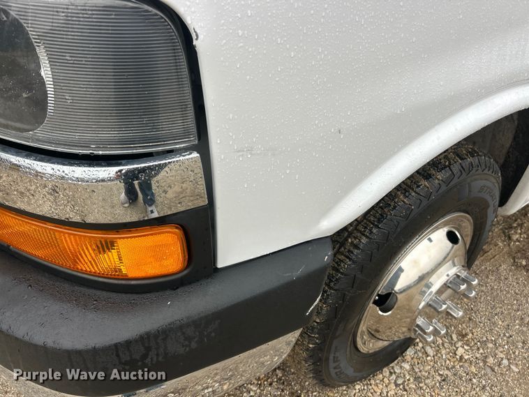 image for item ET6696 2021 Chevrolet Express 3500 delivery van