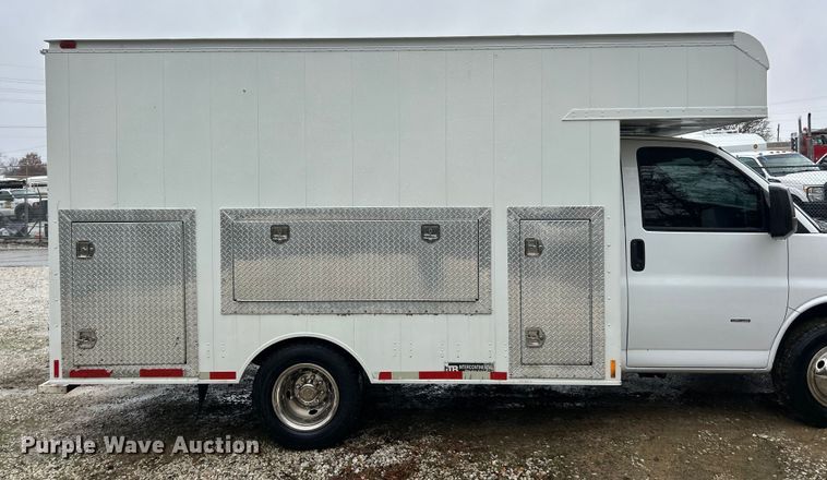 image for item ET6696 2021 Chevrolet Express 3500 delivery van