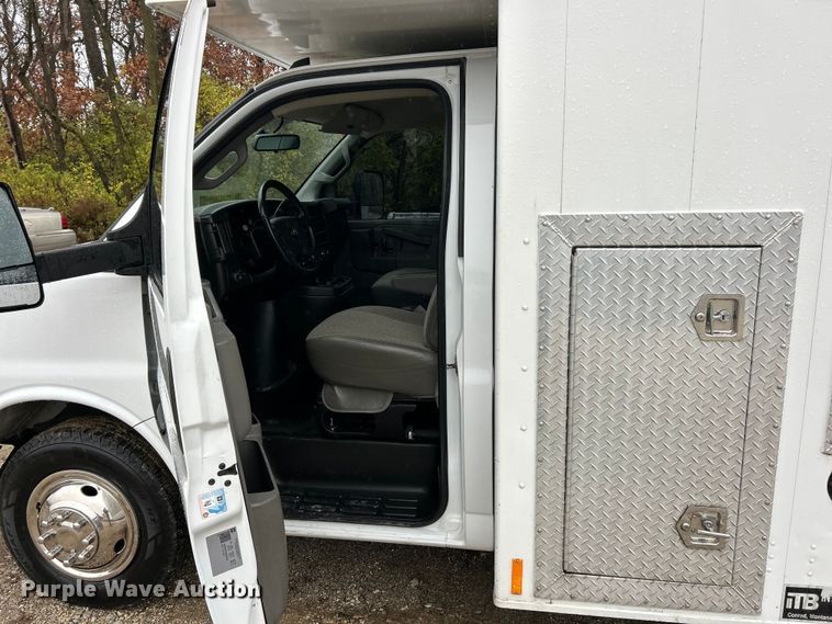 image for item ET6696 2021 Chevrolet Express 3500 delivery van
