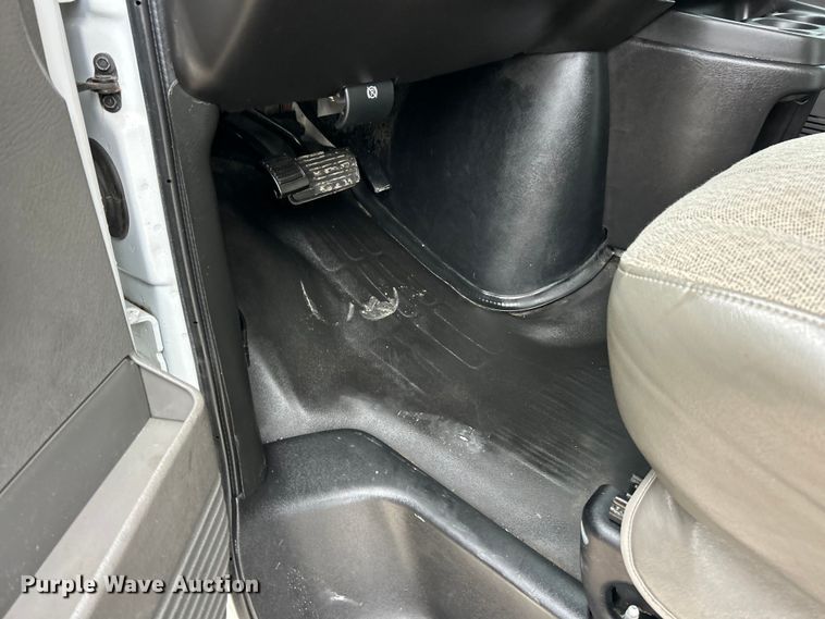 image for item ET6696 2021 Chevrolet Express 3500 delivery van