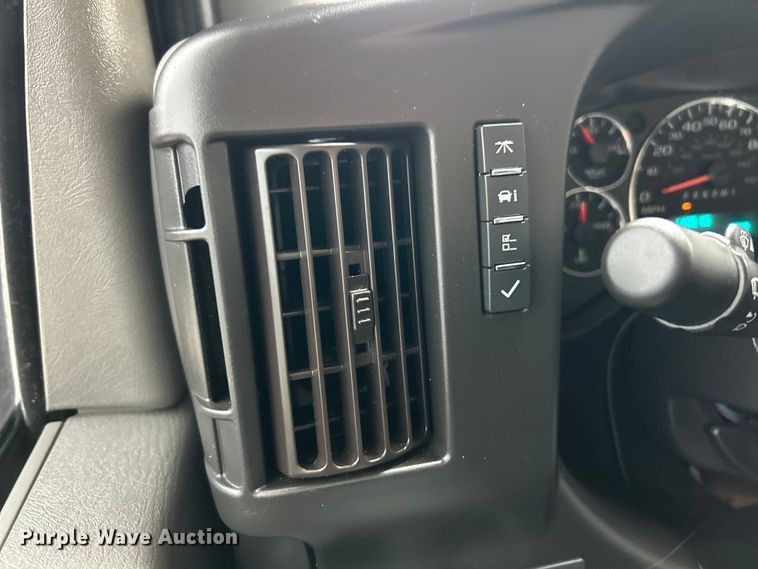 image for item ET6696 2021 Chevrolet Express 3500 delivery van