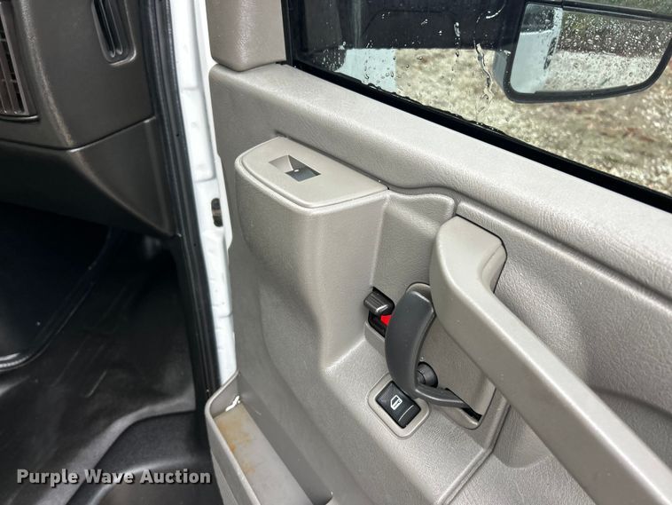 image for item ET6696 2021 Chevrolet Express 3500 delivery van