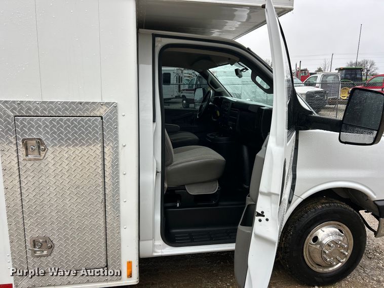 image for item ET6696 2021 Chevrolet Express 3500 delivery van
