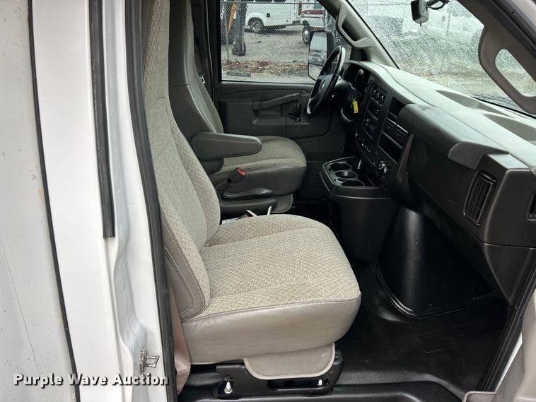 image for item ET6696 2021 Chevrolet Express 3500 delivery van