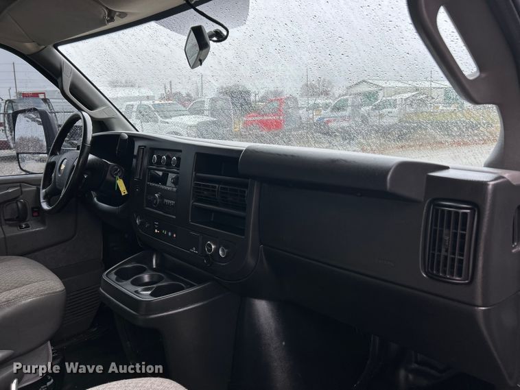 image for item ET6696 2021 Chevrolet Express 3500 delivery van