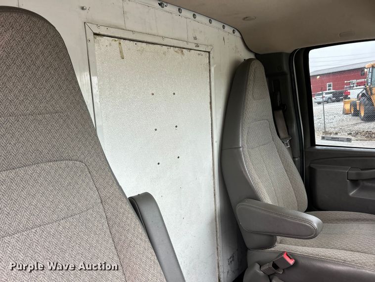 image for item ET6696 2021 Chevrolet Express 3500 delivery van