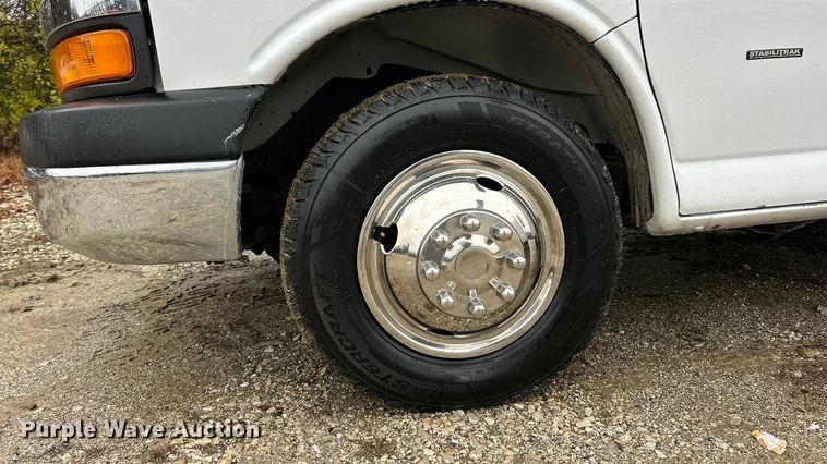 image for item ET6696 2021 Chevrolet Express 3500 delivery van