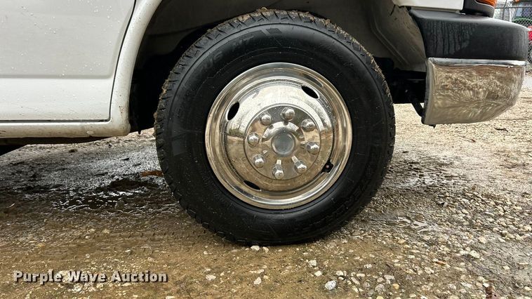 image for item ET6696 2021 Chevrolet Express 3500 delivery van