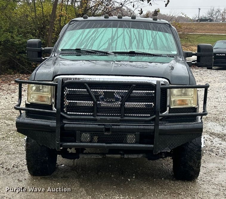 image for item ET6697 2006 Ford F350 Super Duty Lariat Crew Cab pickup truck