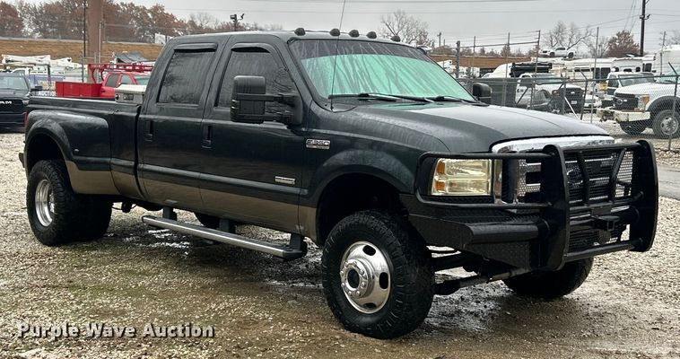 image for item ET6697 2006 Ford F350 Super Duty Lariat Crew Cab pickup truck