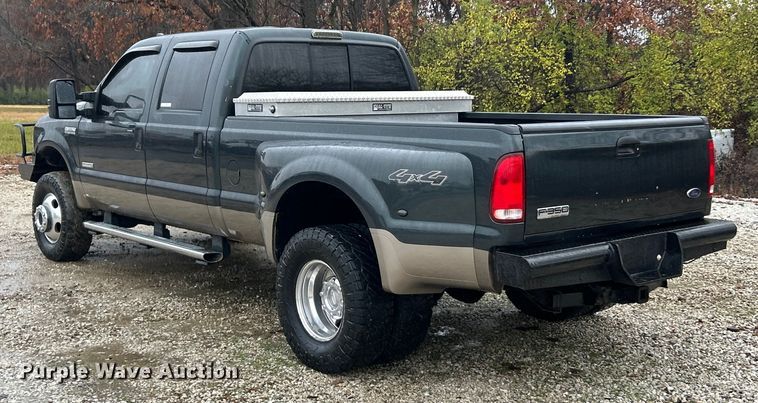 image for item ET6697 2006 Ford F350 Super Duty Lariat Crew Cab pickup truck