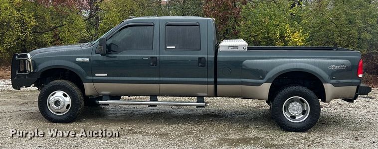 image for item ET6697 2006 Ford F350 Super Duty Lariat Crew Cab pickup truck