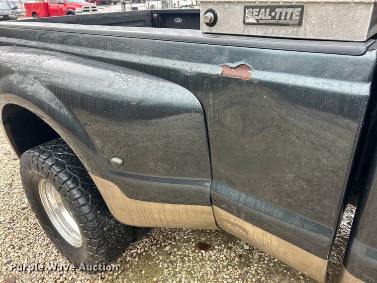 image for item ET6697 2006 Ford F350 Super Duty Lariat Crew Cab pickup truck