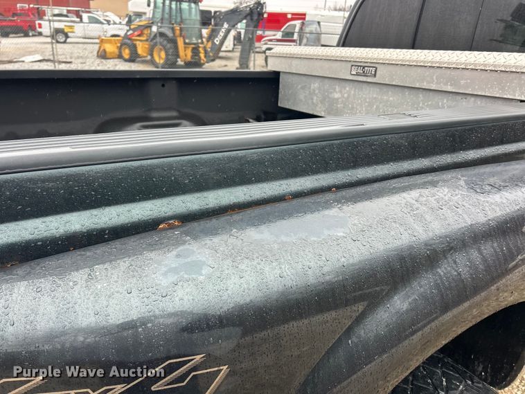 image for item ET6697 2006 Ford F350 Super Duty Lariat Crew Cab pickup truck