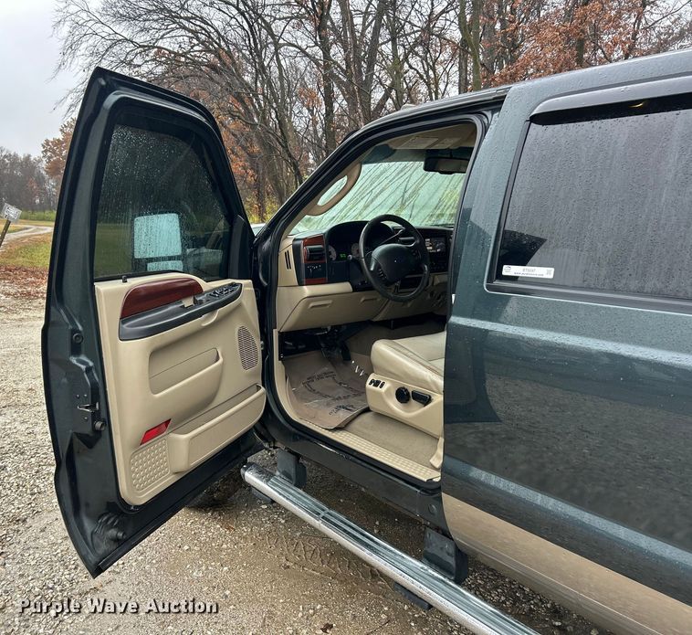 image for item ET6697 2006 Ford F350 Super Duty Lariat Crew Cab pickup truck