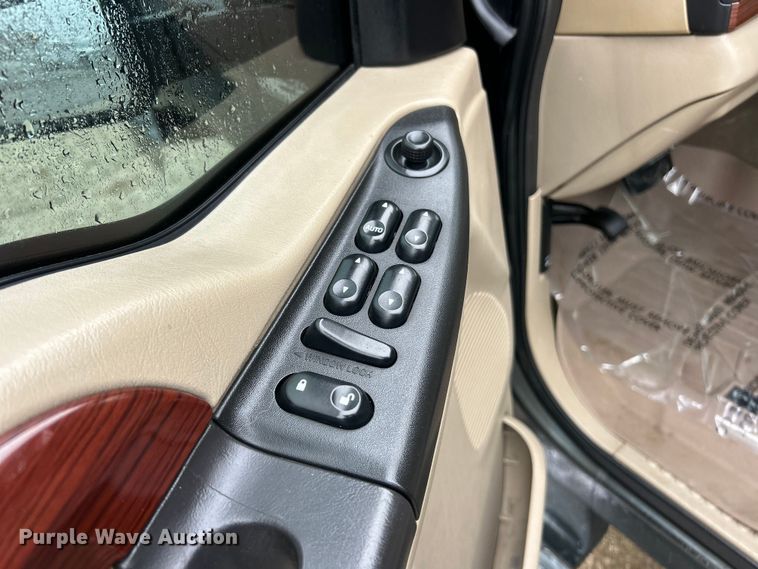 image for item ET6697 2006 Ford F350 Super Duty Lariat Crew Cab pickup truck