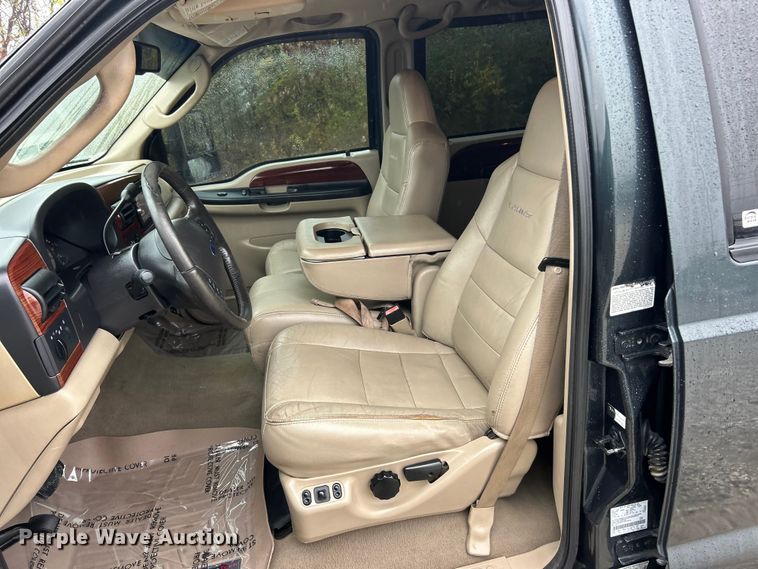 image for item ET6697 2006 Ford F350 Super Duty Lariat Crew Cab pickup truck