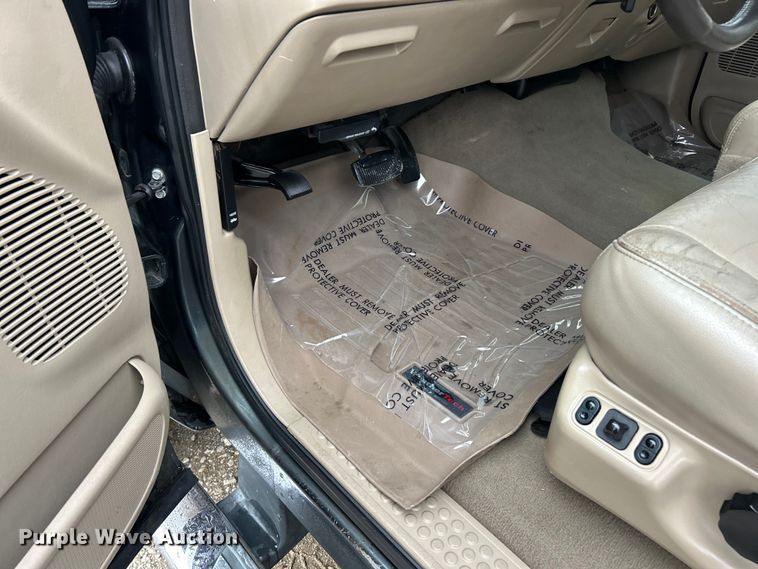 image for item ET6697 2006 Ford F350 Super Duty Lariat Crew Cab pickup truck