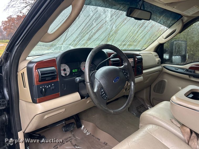 image for item ET6697 2006 Ford F350 Super Duty Lariat Crew Cab pickup truck