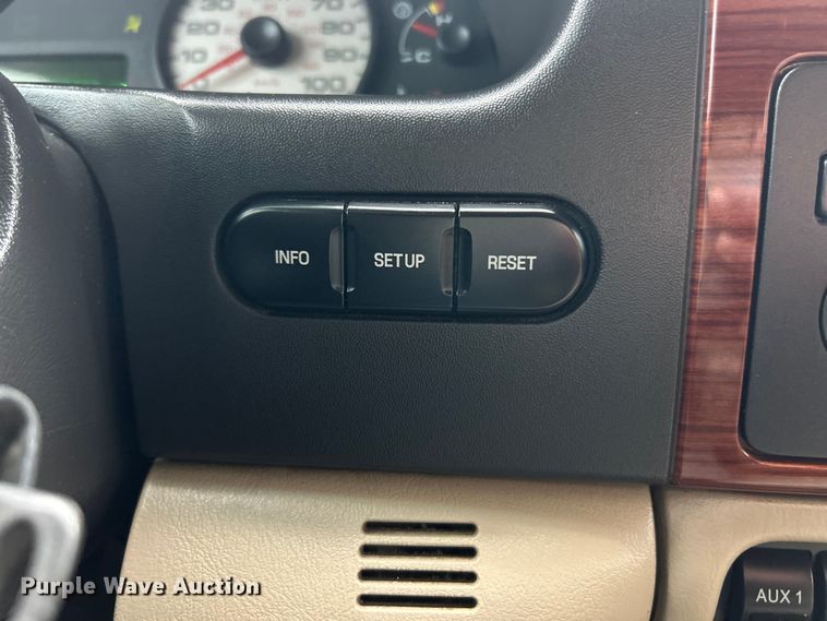 image for item ET6697 2006 Ford F350 Super Duty Lariat Crew Cab pickup truck