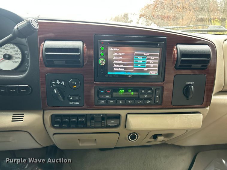 image for item ET6697 2006 Ford F350 Super Duty Lariat Crew Cab pickup truck