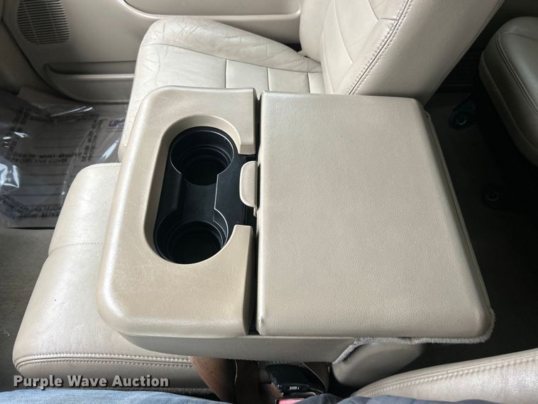 image for item ET6697 2006 Ford F350 Super Duty Lariat Crew Cab pickup truck