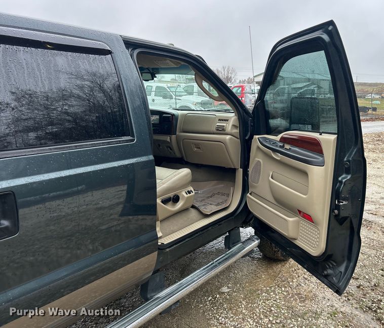 image for item ET6697 2006 Ford F350 Super Duty Lariat Crew Cab pickup truck