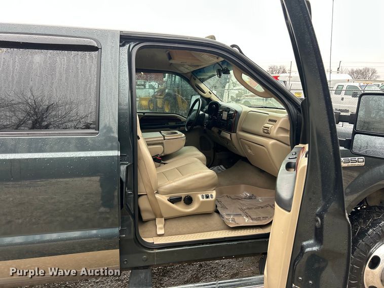 image for item ET6697 2006 Ford F350 Super Duty Lariat Crew Cab pickup truck