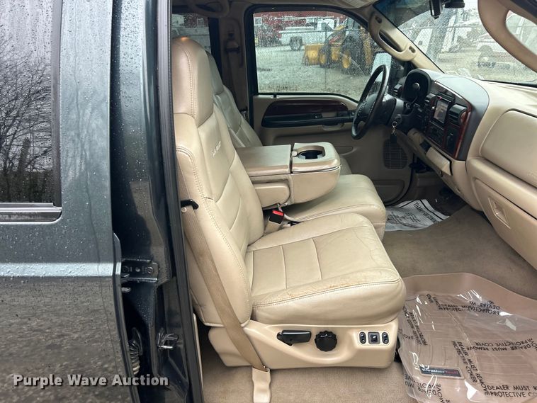 image for item ET6697 2006 Ford F350 Super Duty Lariat Crew Cab pickup truck