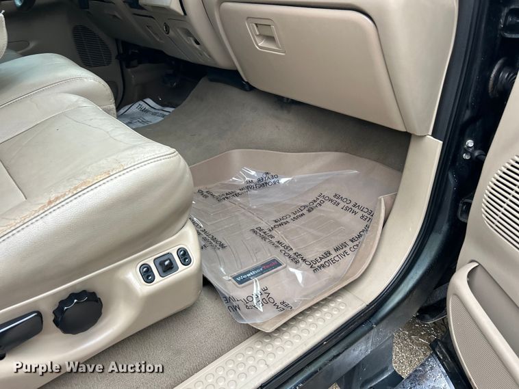 image for item ET6697 2006 Ford F350 Super Duty Lariat Crew Cab pickup truck