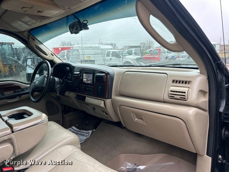 image for item ET6697 2006 Ford F350 Super Duty Lariat Crew Cab pickup truck