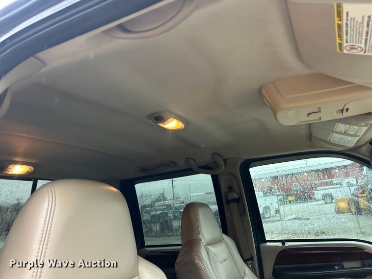 image for item ET6697 2006 Ford F350 Super Duty Lariat Crew Cab pickup truck