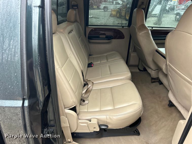 image for item ET6697 2006 Ford F350 Super Duty Lariat Crew Cab pickup truck