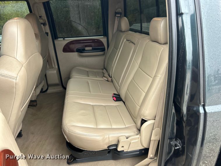 image for item ET6697 2006 Ford F350 Super Duty Lariat Crew Cab pickup truck