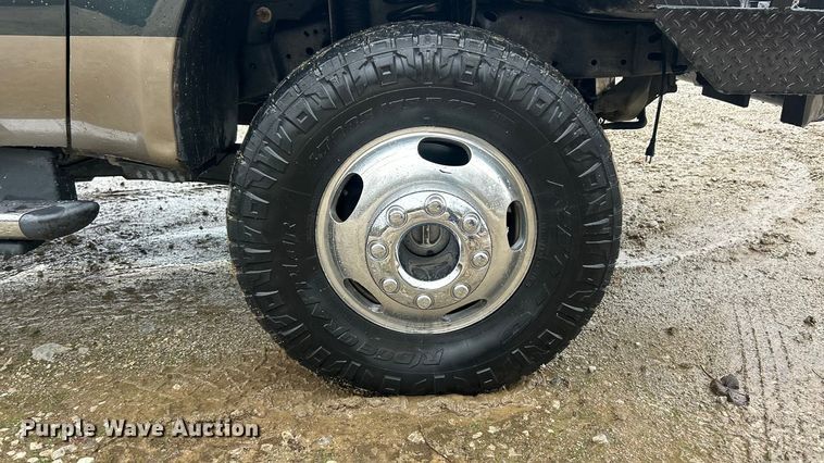 image for item ET6697 2006 Ford F350 Super Duty Lariat Crew Cab pickup truck