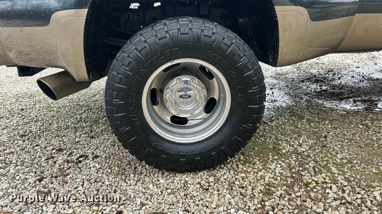 image for item ET6697 2006 Ford F350 Super Duty Lariat Crew Cab pickup truck