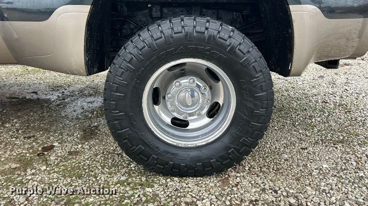 image for item ET6697 2006 Ford F350 Super Duty Lariat Crew Cab pickup truck