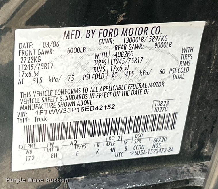 image for item ET6697 2006 Ford F350 Super Duty Lariat Crew Cab pickup truck