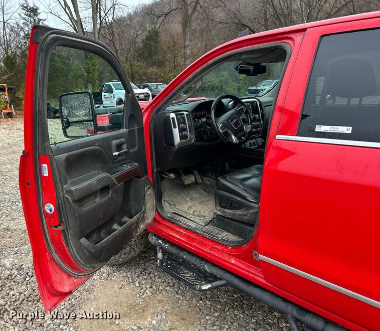 image for item ET6709 2019 GMC Sierra 2500HD SLT Crew Cab pickup truck