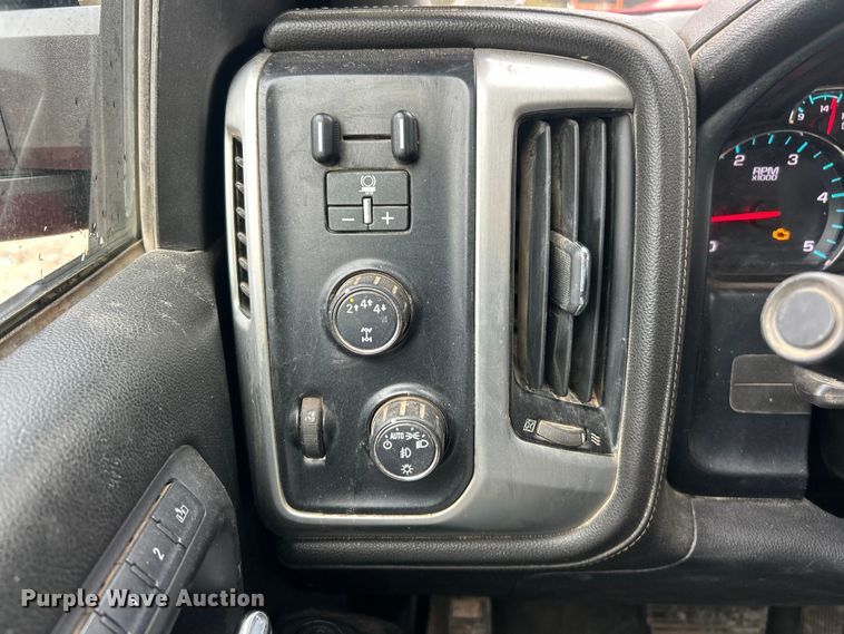 image for item ET6709 2019 GMC Sierra 2500HD SLT Crew Cab pickup truck