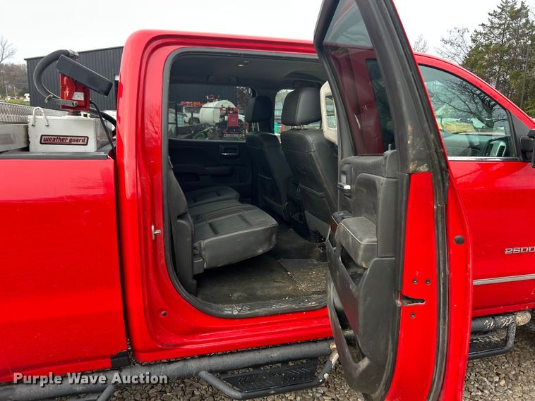 image for item ET6709 2019 GMC Sierra 2500HD SLT Crew Cab pickup truck