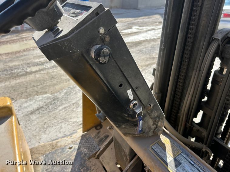 image for item ET6723 Caterpillar T50D SA forklift