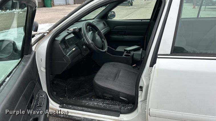 image for item ET6728 2008 Ford Crown Victoria Police Interceptor 